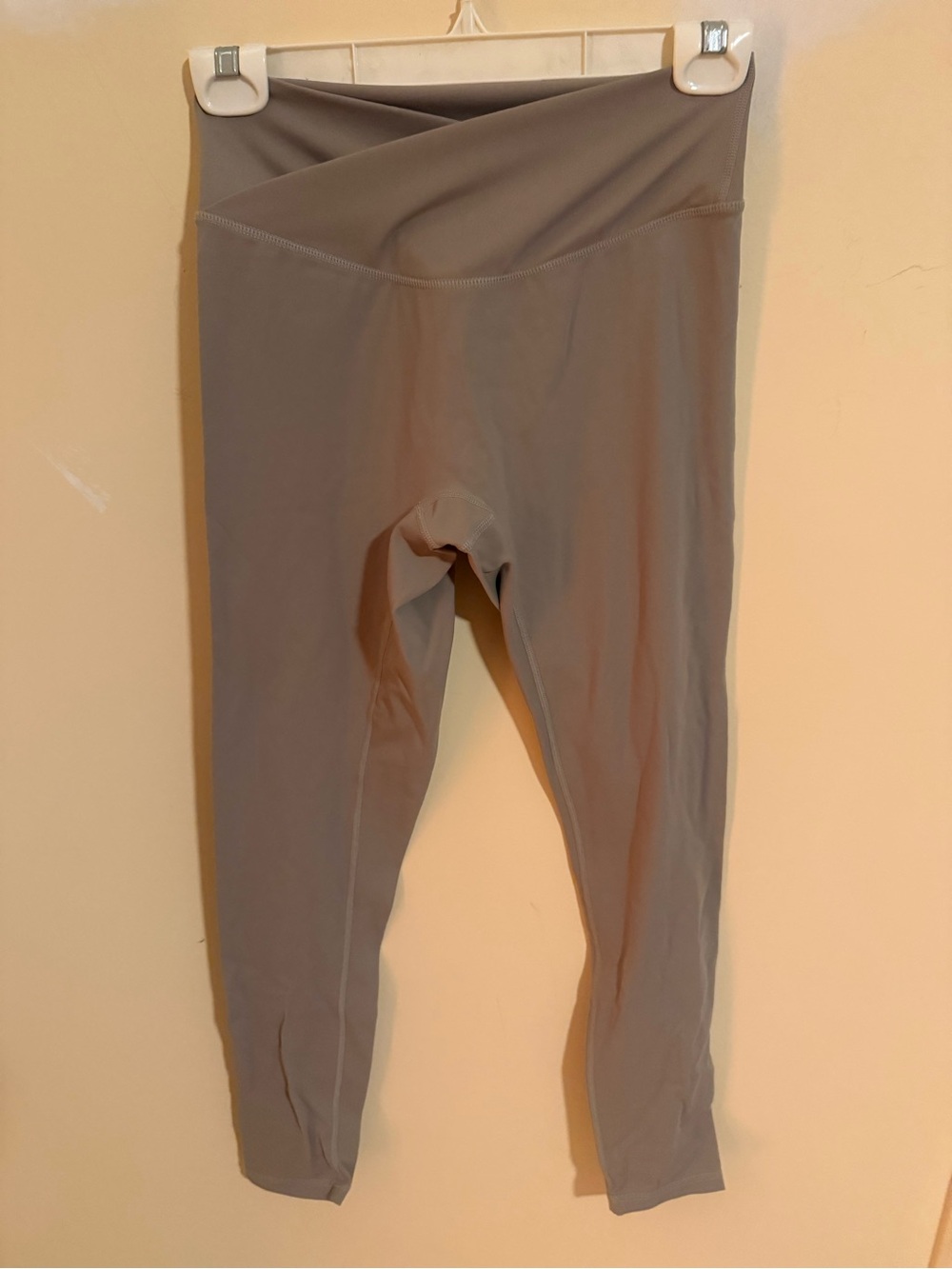 PARAGON Women's High-Waist Light Gray Leggings, NWOT, olive/tan color